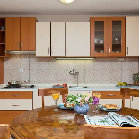 Hedera Estate, Hedera Ix Villa Banići