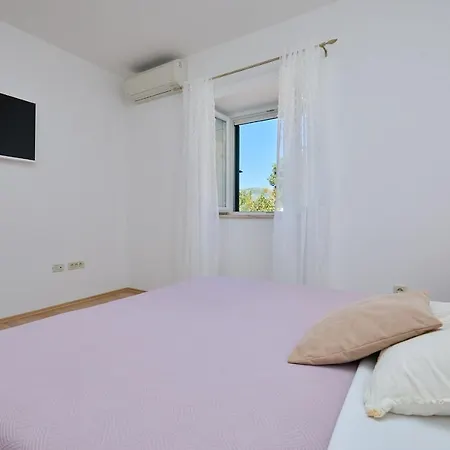 Hedera Estate, Hedera Ix * Banići