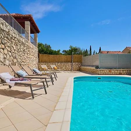 Hedera Estate, Hedera Ix Villa *