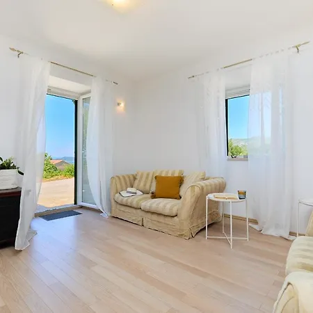 Villa Hedera Estate, Hedera Ix Banići