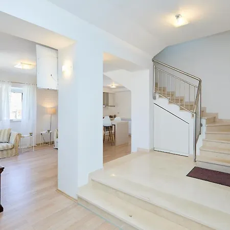 Villa Hedera Estate, Hedera Ix Banići